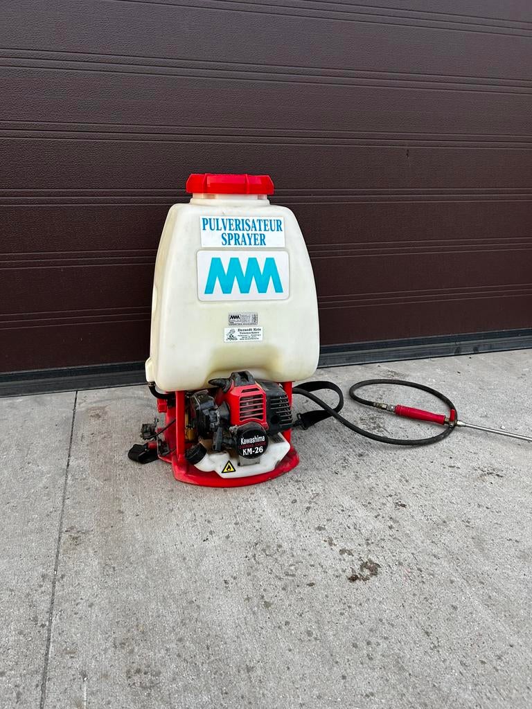 Rugsproeier op motor, Ophalen