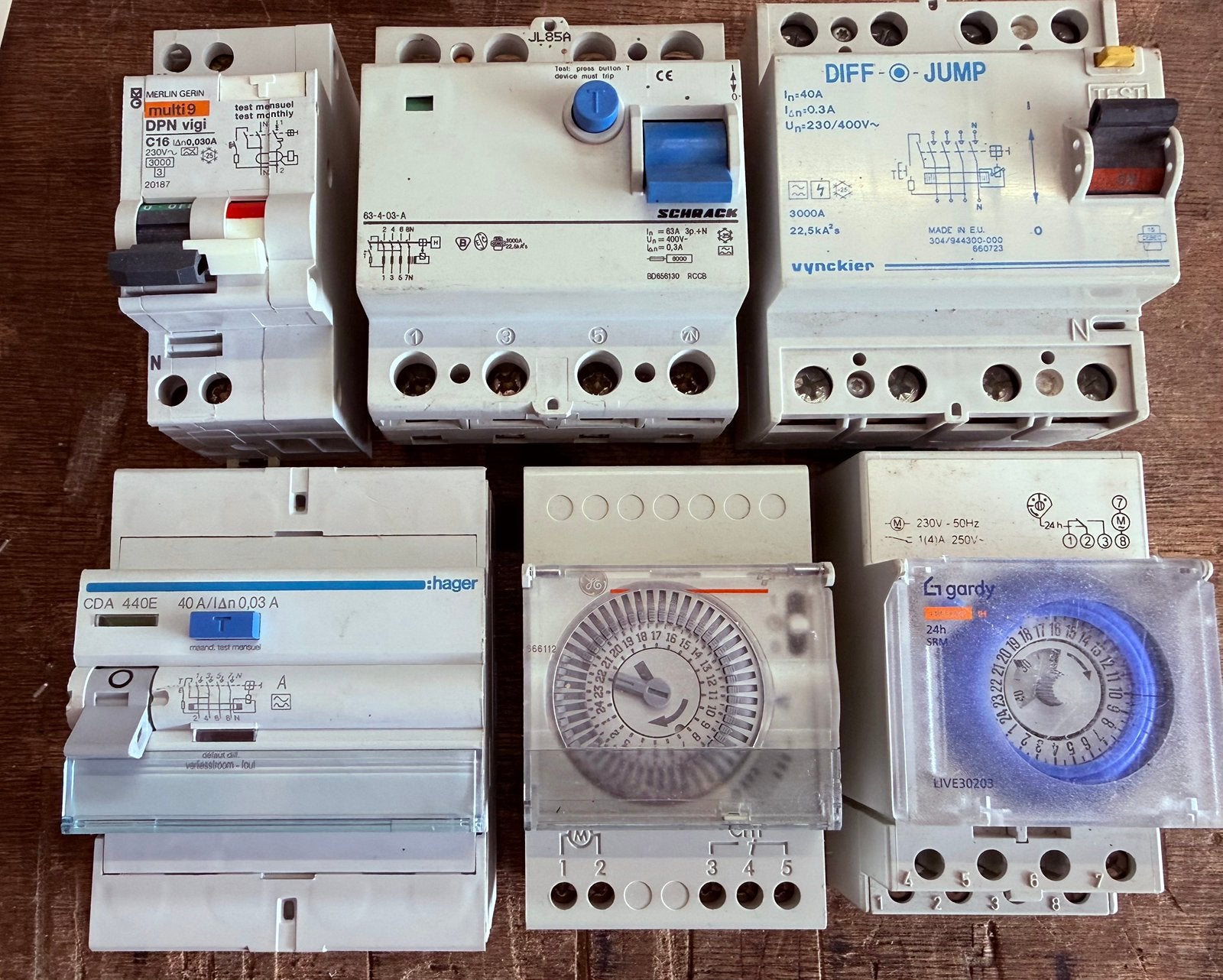 Matériel électrique, Bricolage & Construction, Électricité & Câbles, Enlèvement, Comme neuf, Disjoncteur différentiel