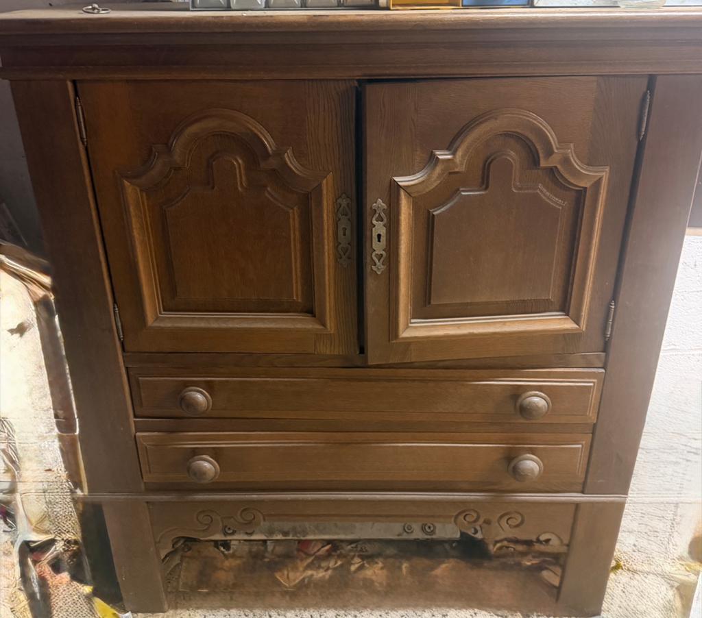 Houten kast met 2 lades. zonder sleutel ., Ophalen