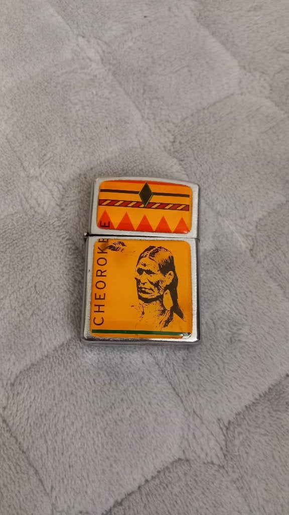 Briquet champ, Collections, Articles de fumeurs, Briquets & Boîtes d'allumettes, Enlèvement ou Envoi, Utilisé, Briquet