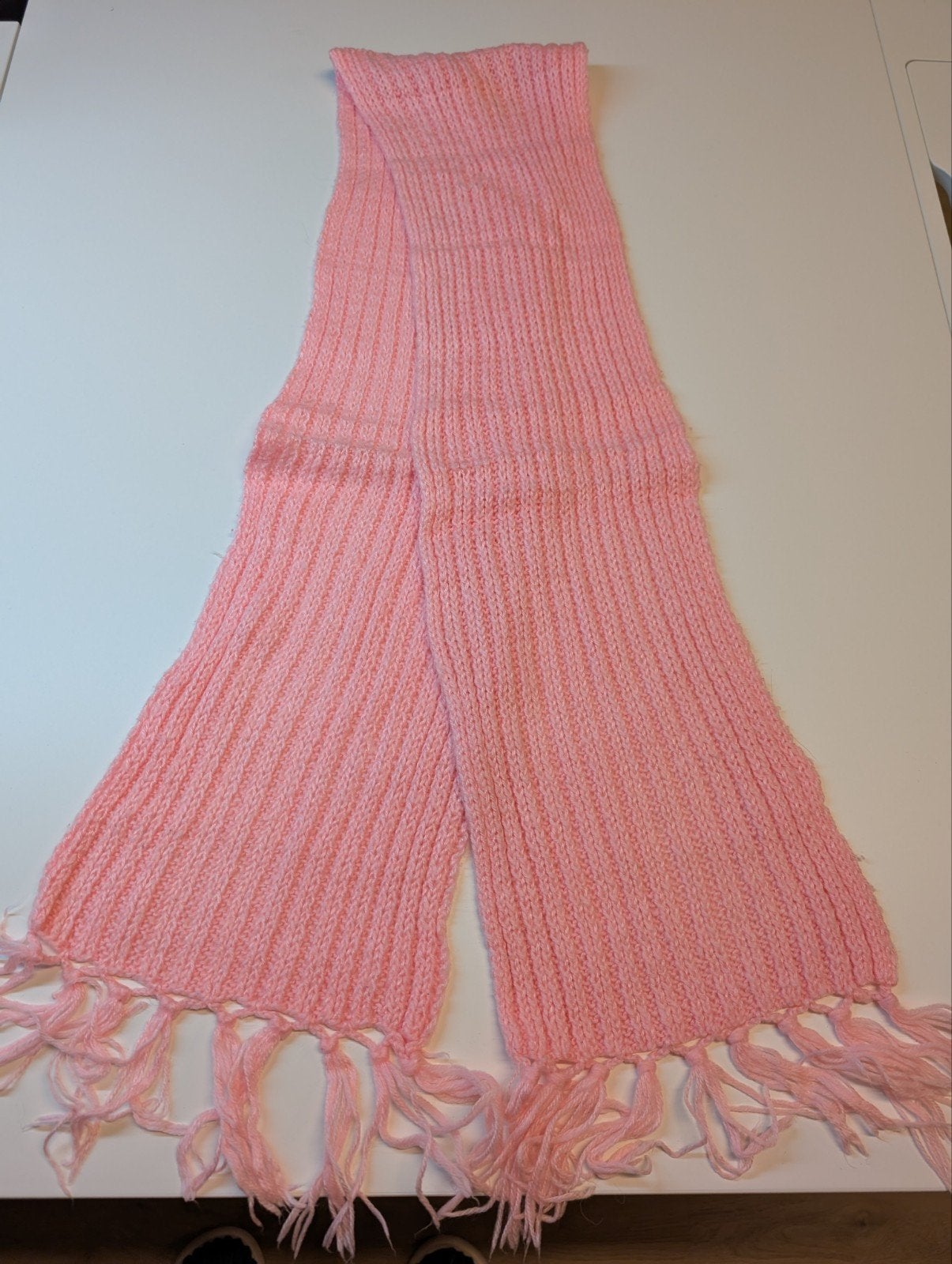 gebreide roze sjaal met beenverwarmers, Kinderen en Baby's, Babykleding | Mutsen, Sjaals en Wanten, Ophalen of Verzenden, Gebruikt