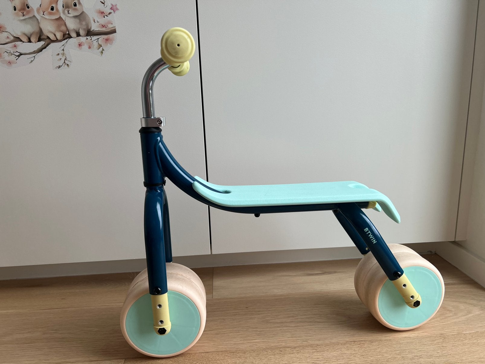 Vélo B'TWIN First Ride-On pour tout-petits — 35€, Enfants & Bébés, Enlèvement, Comme neuf, Vélo d'équilibre