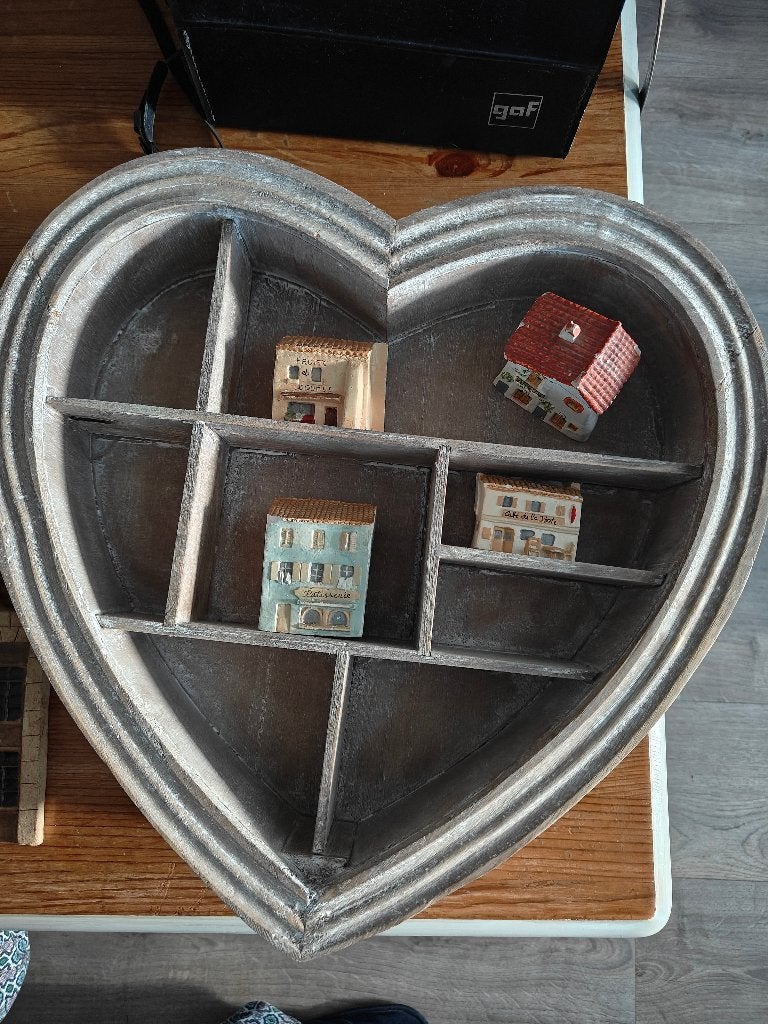 Casiers cadre en bois en forme de coeur pour vos miniatures, Enlèvement, Bois, 40 cm, 38 cm