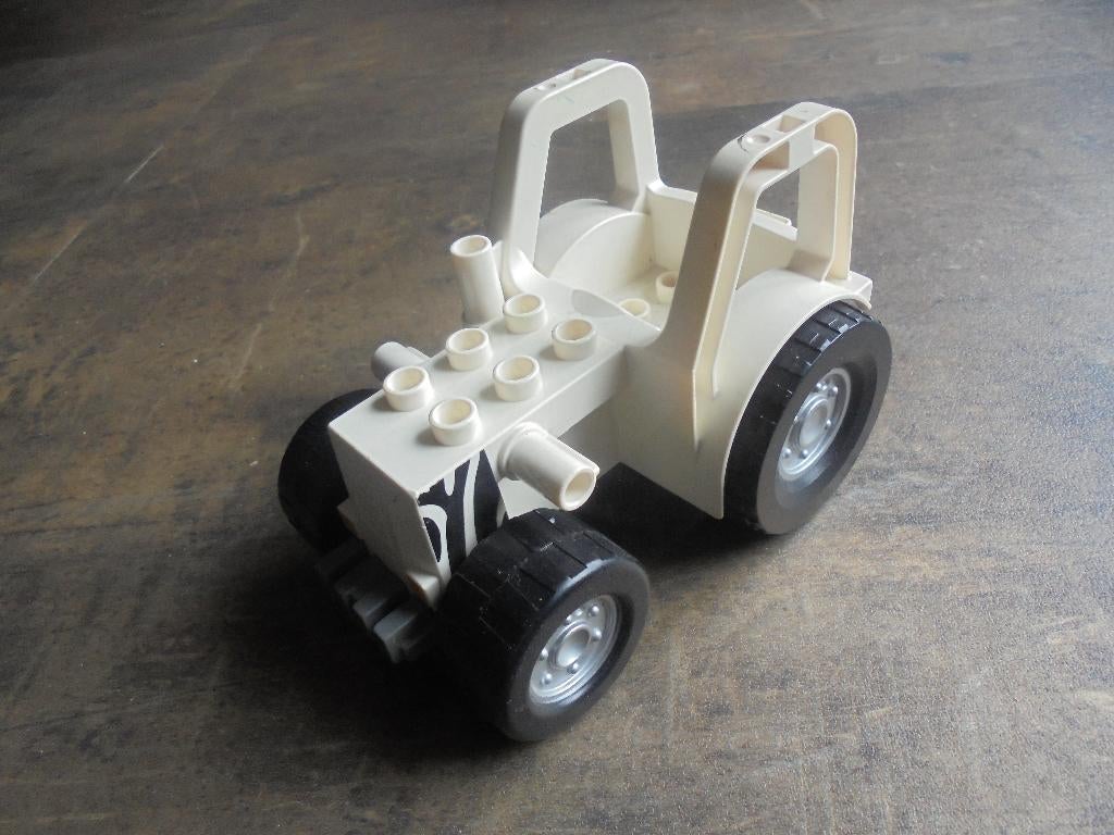 Lego Duplo Farm Tractor with 2x3 Studs on Hood (zie foto's), Ophalen of Verzenden, Gebruikt, Losse stenen, Duplo