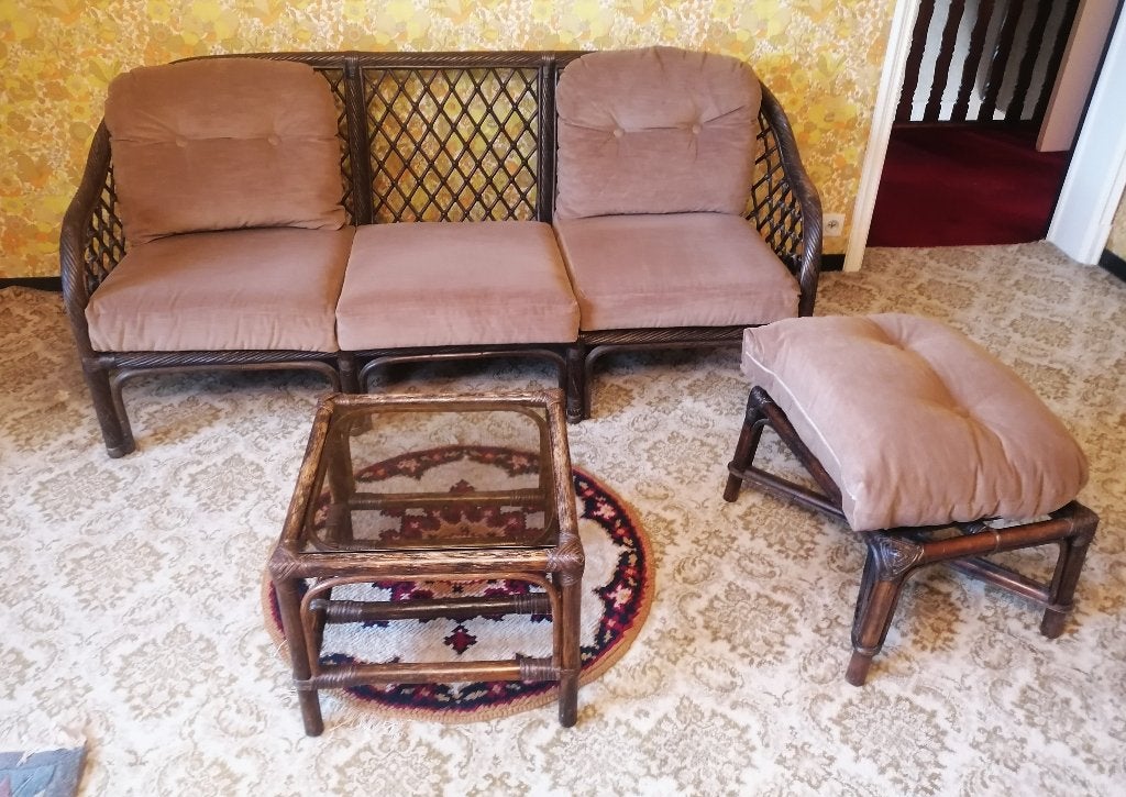 Rotan Salon 3-zit met poef en salontafeltje, Huis en Inrichting, Ophalen, Hout, Brokantiek, Gebruikt