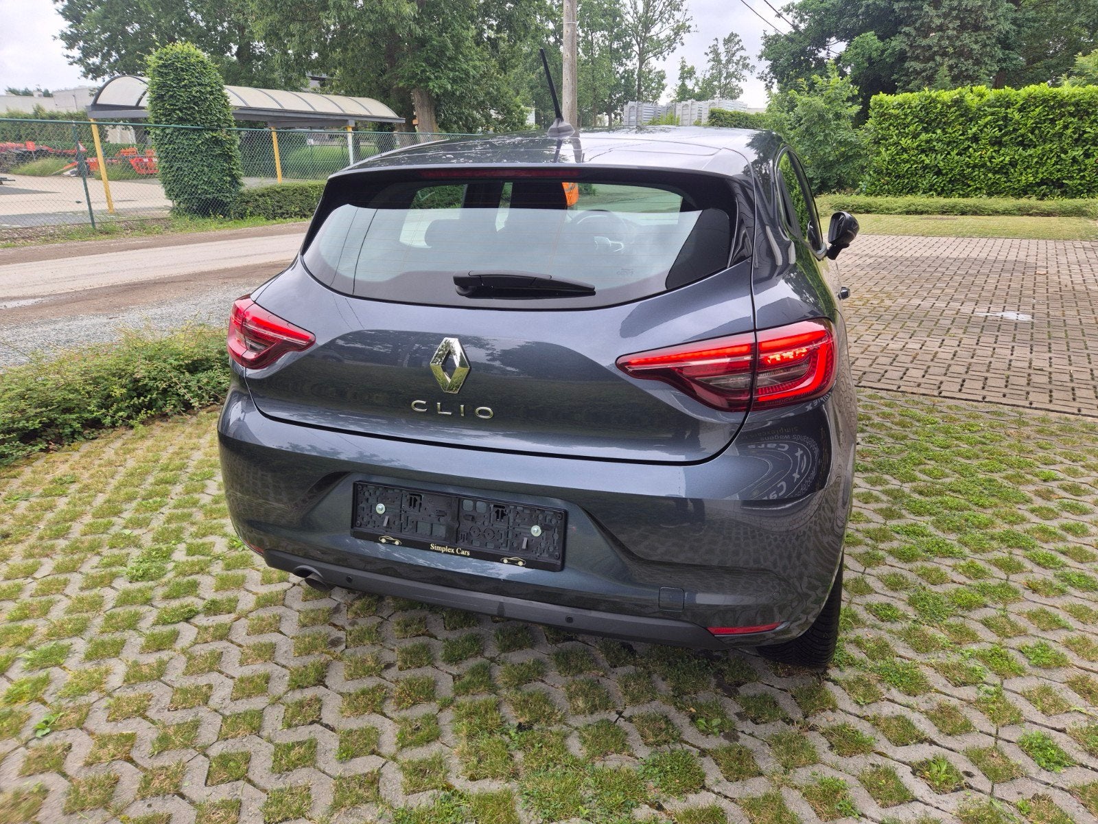 RENAULT CLIO 1.0 TCE... 91ch.. FRAÎCHEMENT ARRIVÉ ! ! !, Autos, Argent ou Gris, Achat, Euro 6, Entreprise