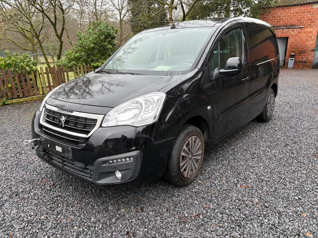 Peugeot Partner bestelwagen 1.6benzine 2018, 1600 cc, Zwart, Handgeschakeld, 5 deurs