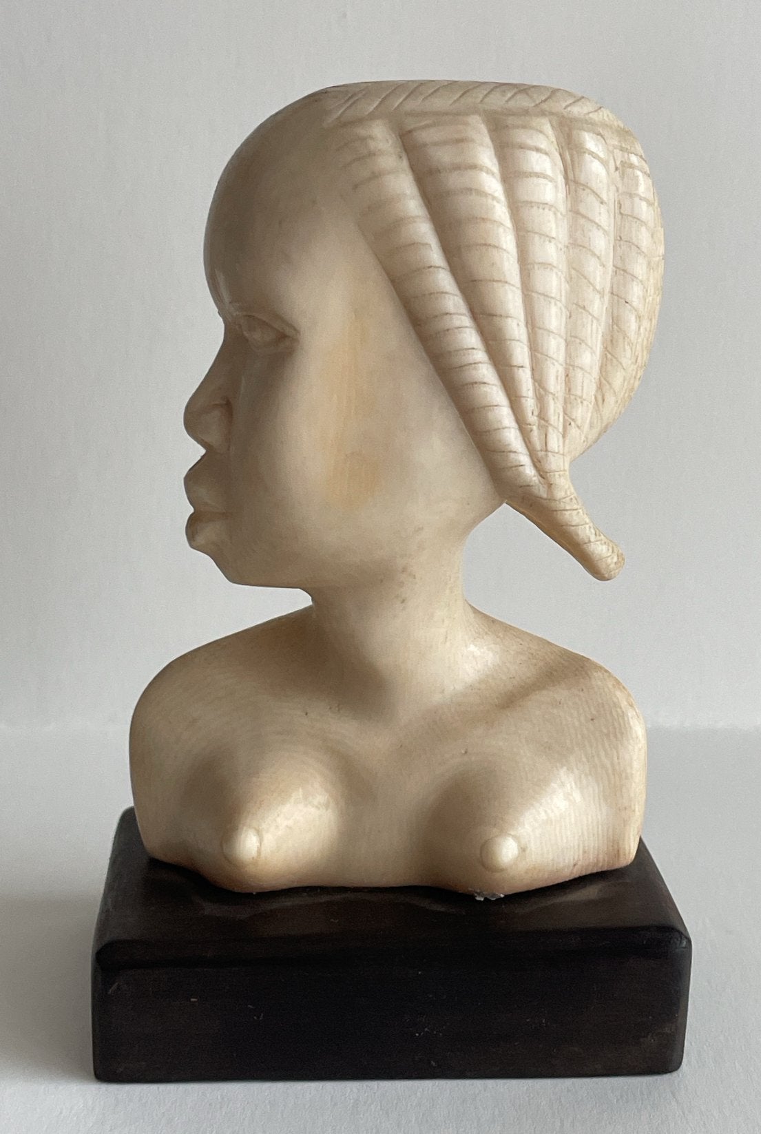 Buste jeune femme poitrine nue, matière noble, RDC, Afrique, Enlèvement ou Envoi, Sculpté, Bois