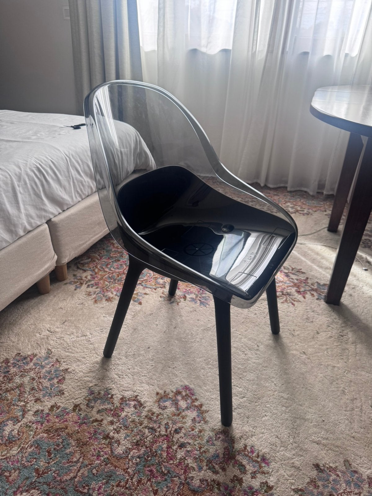 Fauteuil seau transparent avec base gris/noire, Comme neuf, Synthétique, Enlèvement, Une