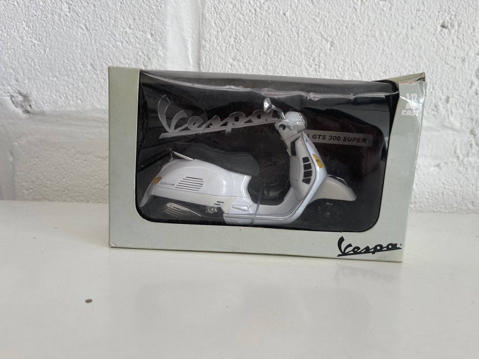 NewRay Vespa GTS 300 Super Schaalmodel 1:12 – Wit (In Doos), Ophalen of Verzenden, Zo goed als nieuw