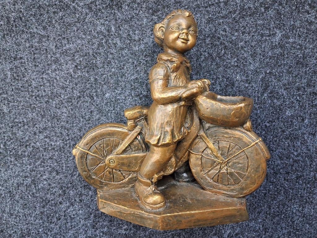 Bronzen sculptuur kind op fiets, Ophalen of Verzenden, Brons
