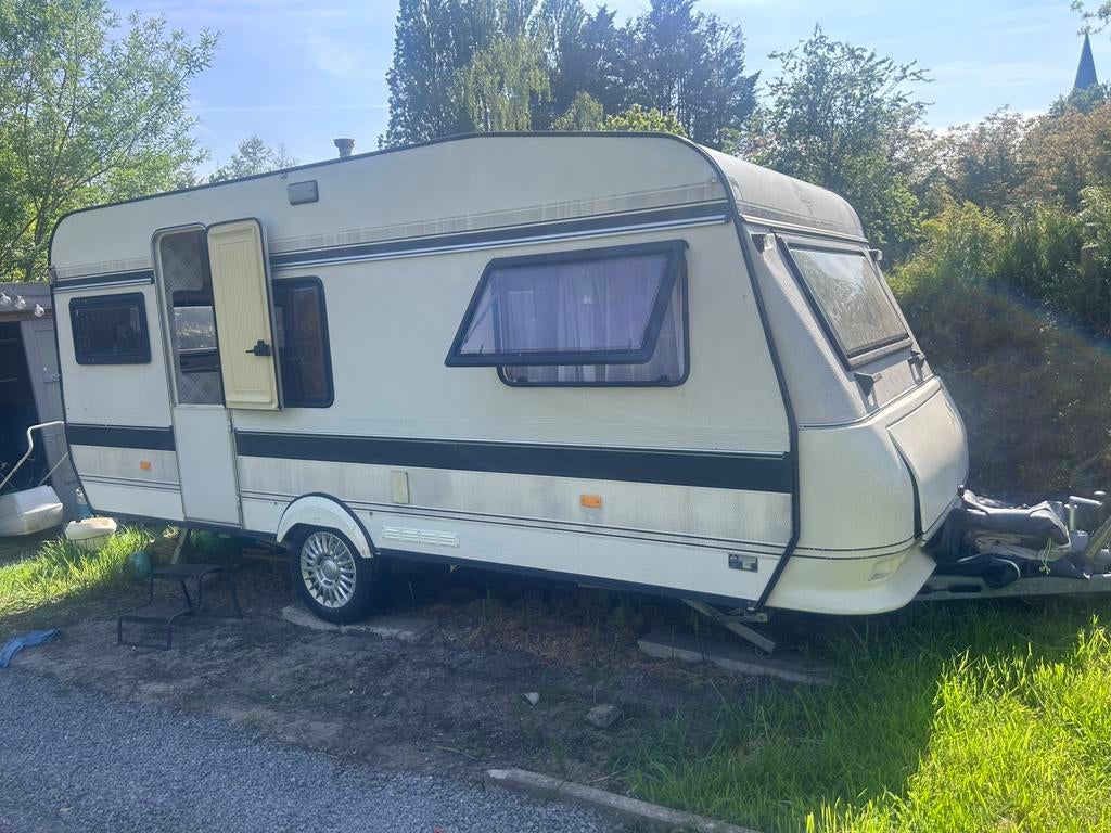 Caravan hobby 480, Vast bed, Treinzit, Particulier, 4 tot 5 meter