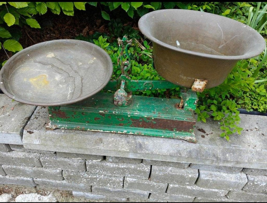 vintage weegschaal van ijzer met koperen pannen., Ophalen of Verzenden