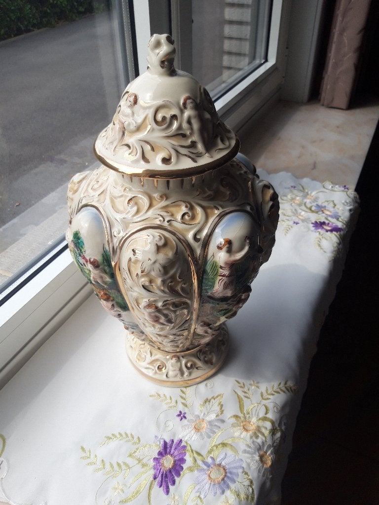 Antiek vaas, dekselvaas Italy Capodimonte, Ophalen