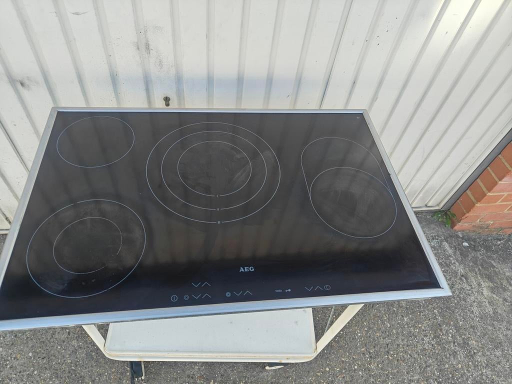 Taque électrique marque AEG  76 cm/50 cm