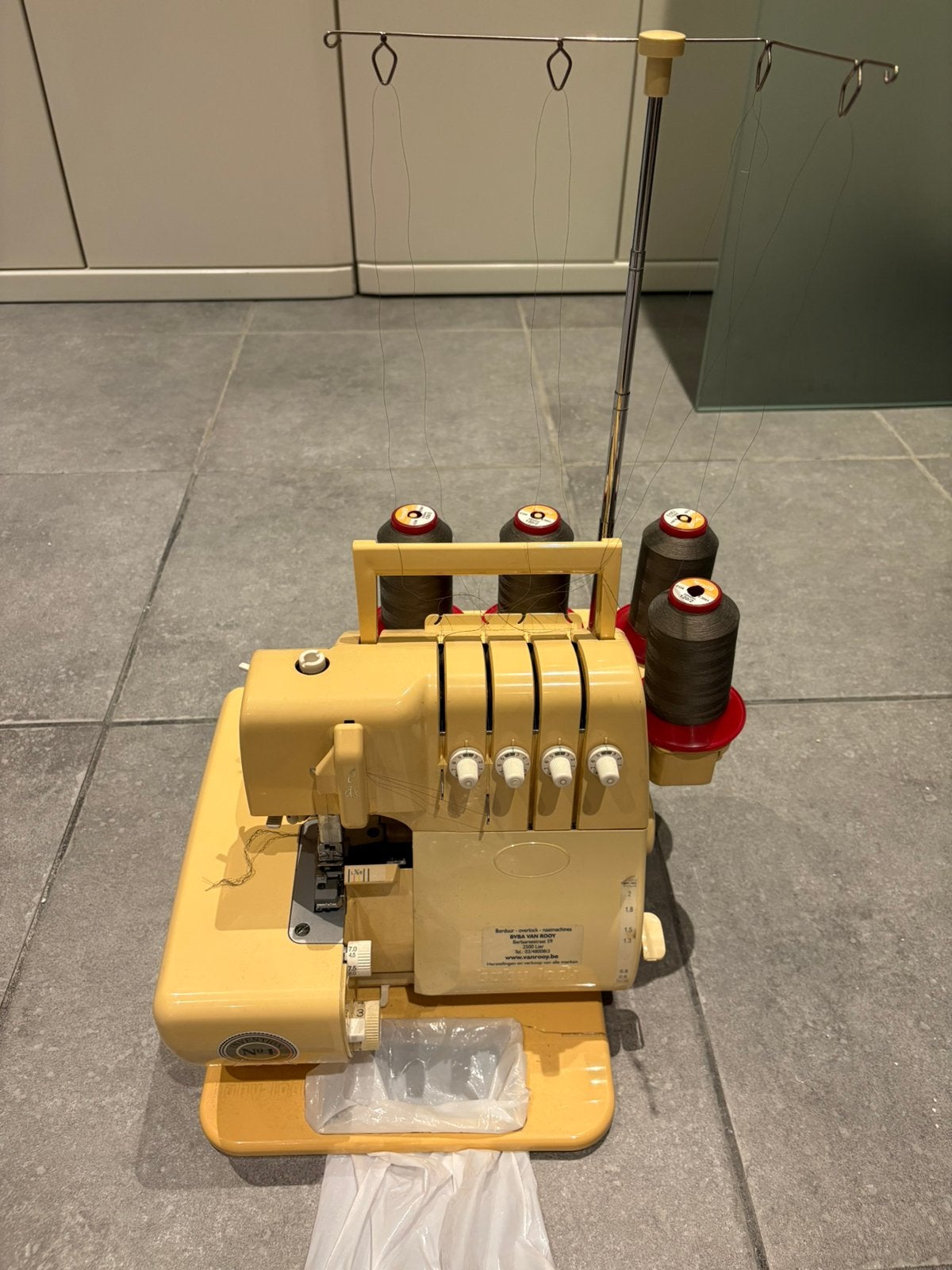 Overlockmachine babylock, Hobby en Vrije tijd, Ophalen, Zo goed als nieuw