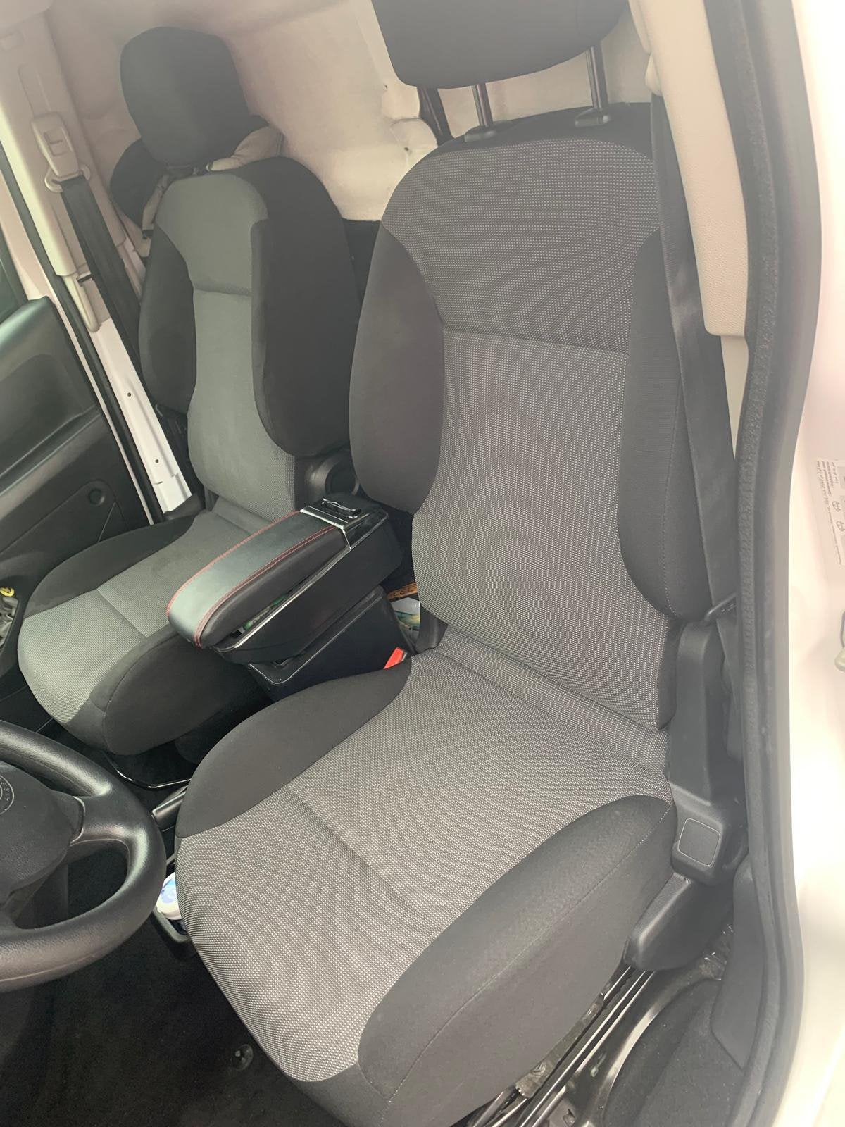 Berlingo utilitaire, Autos, Camionnettes & Utilitaires, Euro 5, 4 portes, Boîte manuelle, Noir