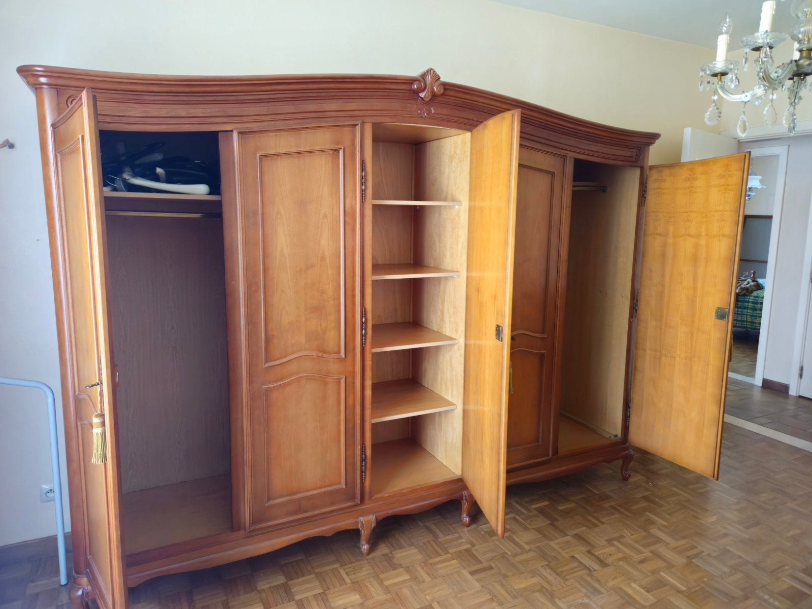 Mooie kleerkast 2.70 m., Enlèvement