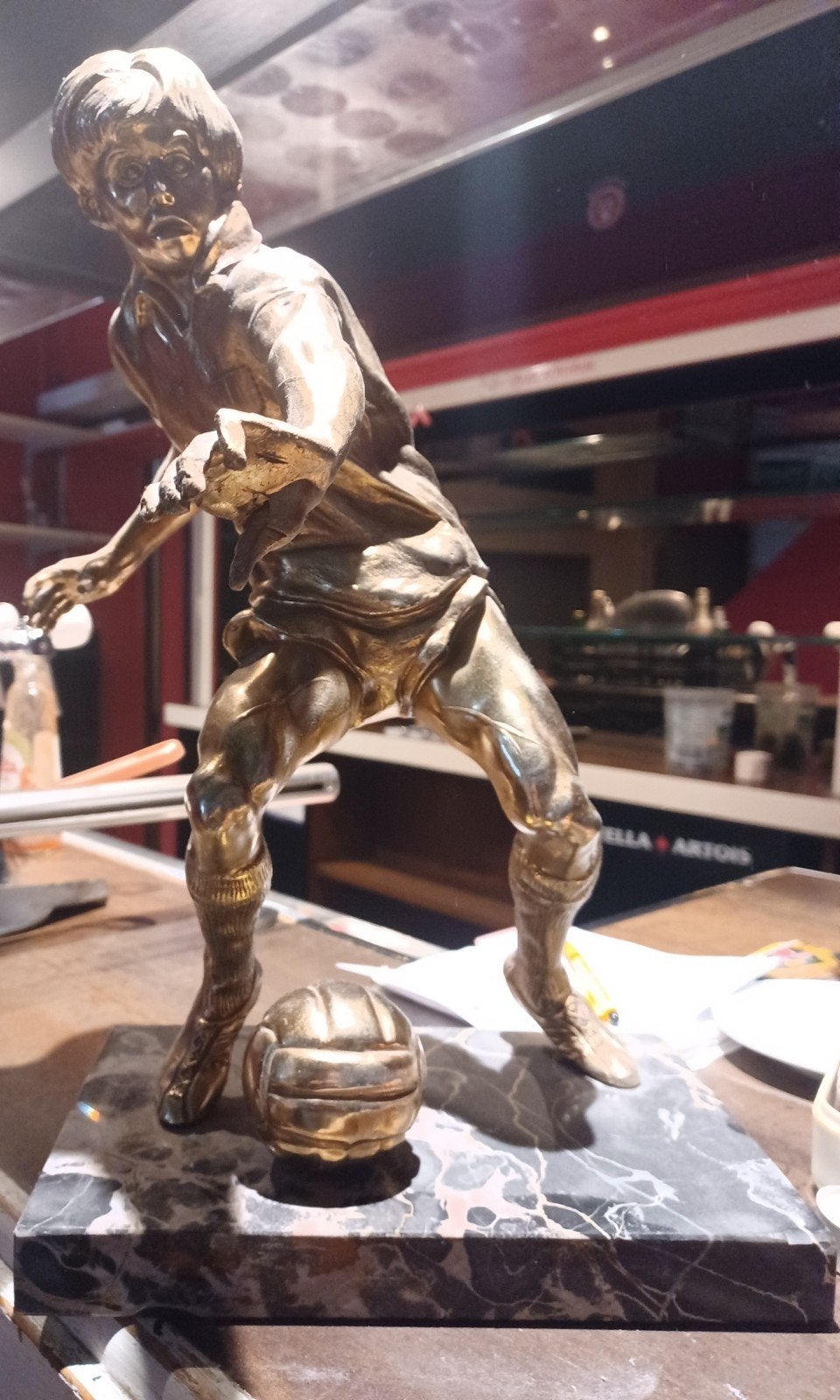 Voetbal trofee, Ophalen