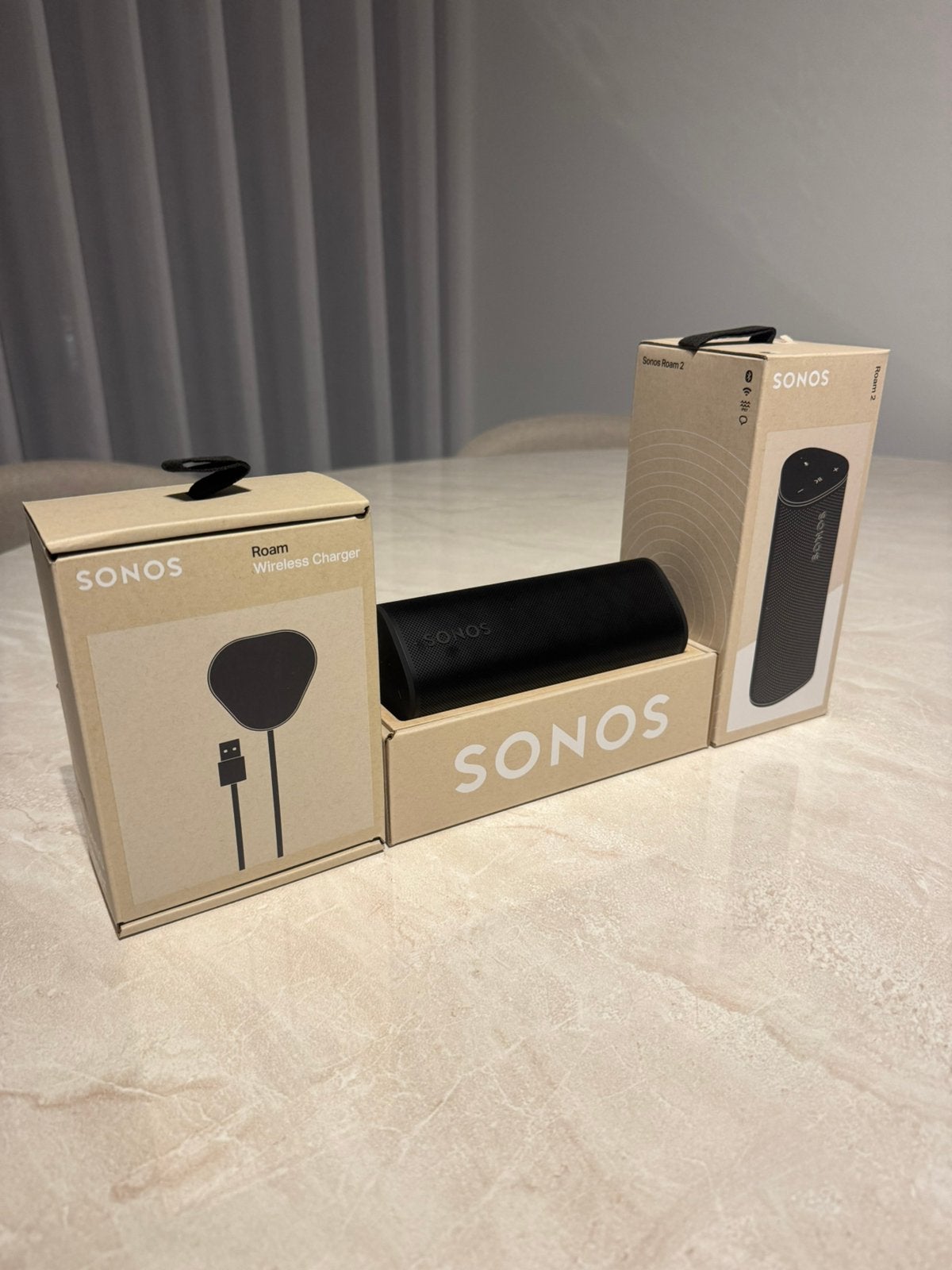 Nieuwe sonos roam 2 draagbare luidspreker + wireless charger, Audio, Tv en Foto, Verzenden, Zo goed als nieuw, Sonos, Stofbestendig