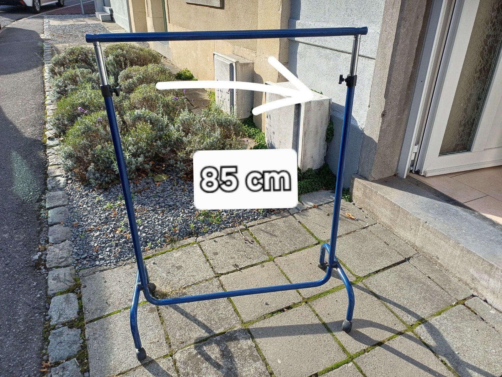 Tringle à vêtements réglable, Enlèvement, Utilisé