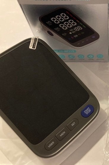 NIEUW senioren bloeddrukmeter grote display kleur, adapter, Ophalen, Nieuw
