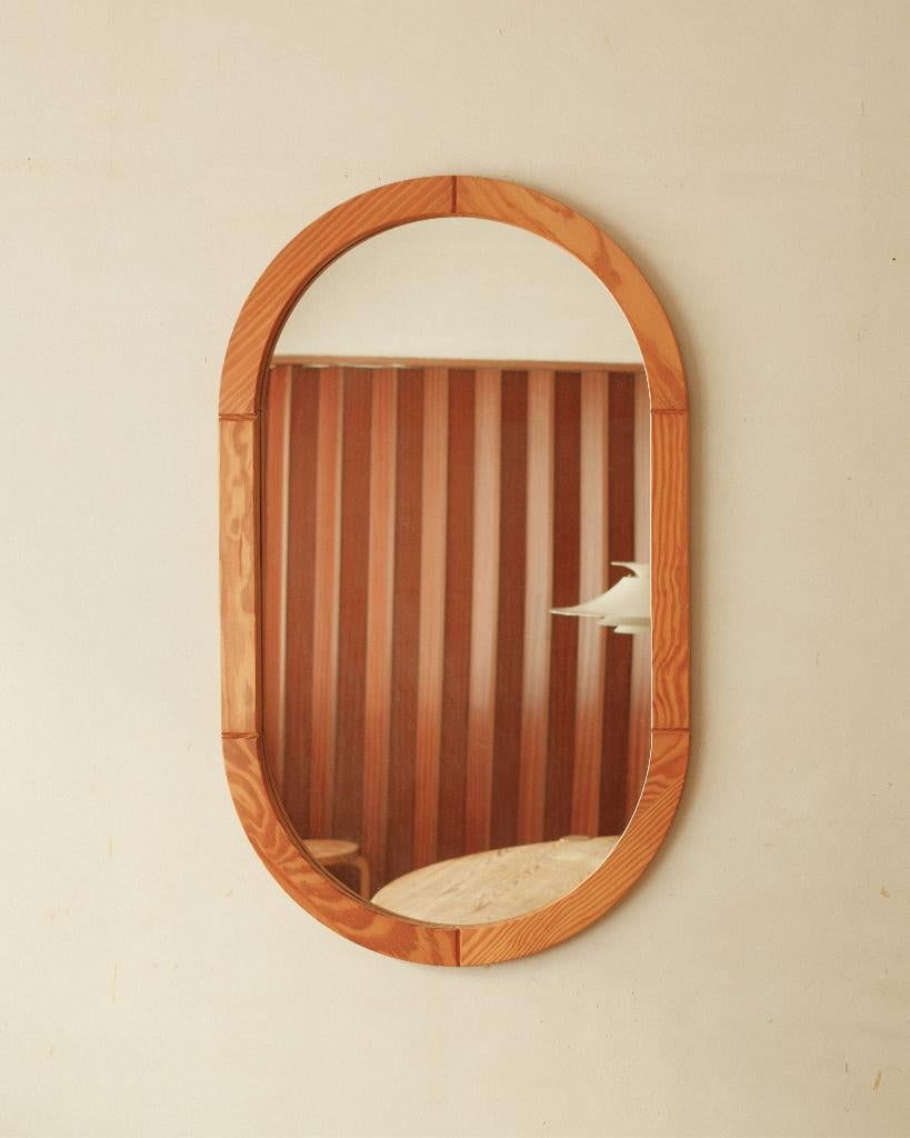 Rounded pine mirror – vintage IKEA, Ophalen of Verzenden, Ovaal, 50 tot 100 cm, 100 tot 150 cm