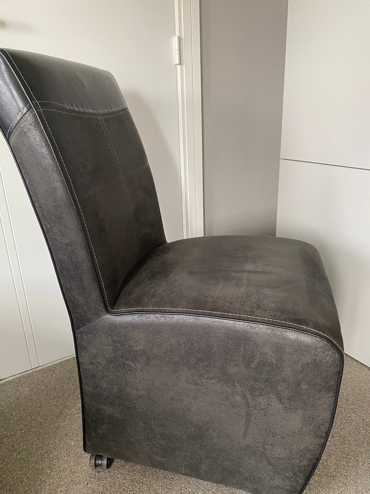 6 eetkamerstoelen in perfecte staat, Huis en Inrichting, Ophalen, Overige materialen, Zo goed als nieuw, Grijs