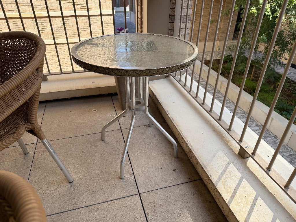 Gratis: glazen bijzettafel voor terras, Huis en Inrichting, Ophalen, Gebruikt, Rond