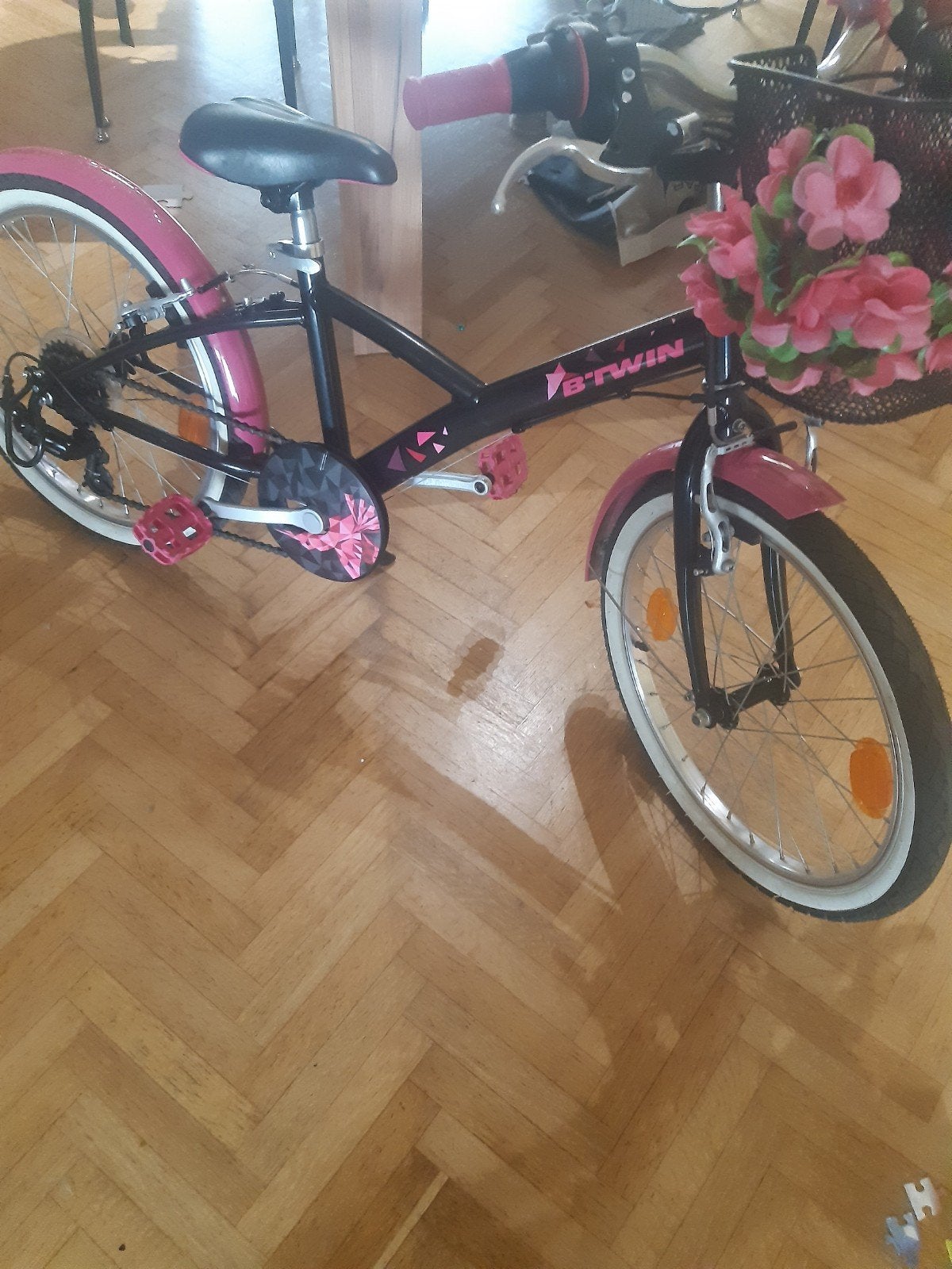 b-twin..meisjesfiets..20 inch..nieuwe staat, Ophalen, Velgrem, Versnellingen, Nieuw