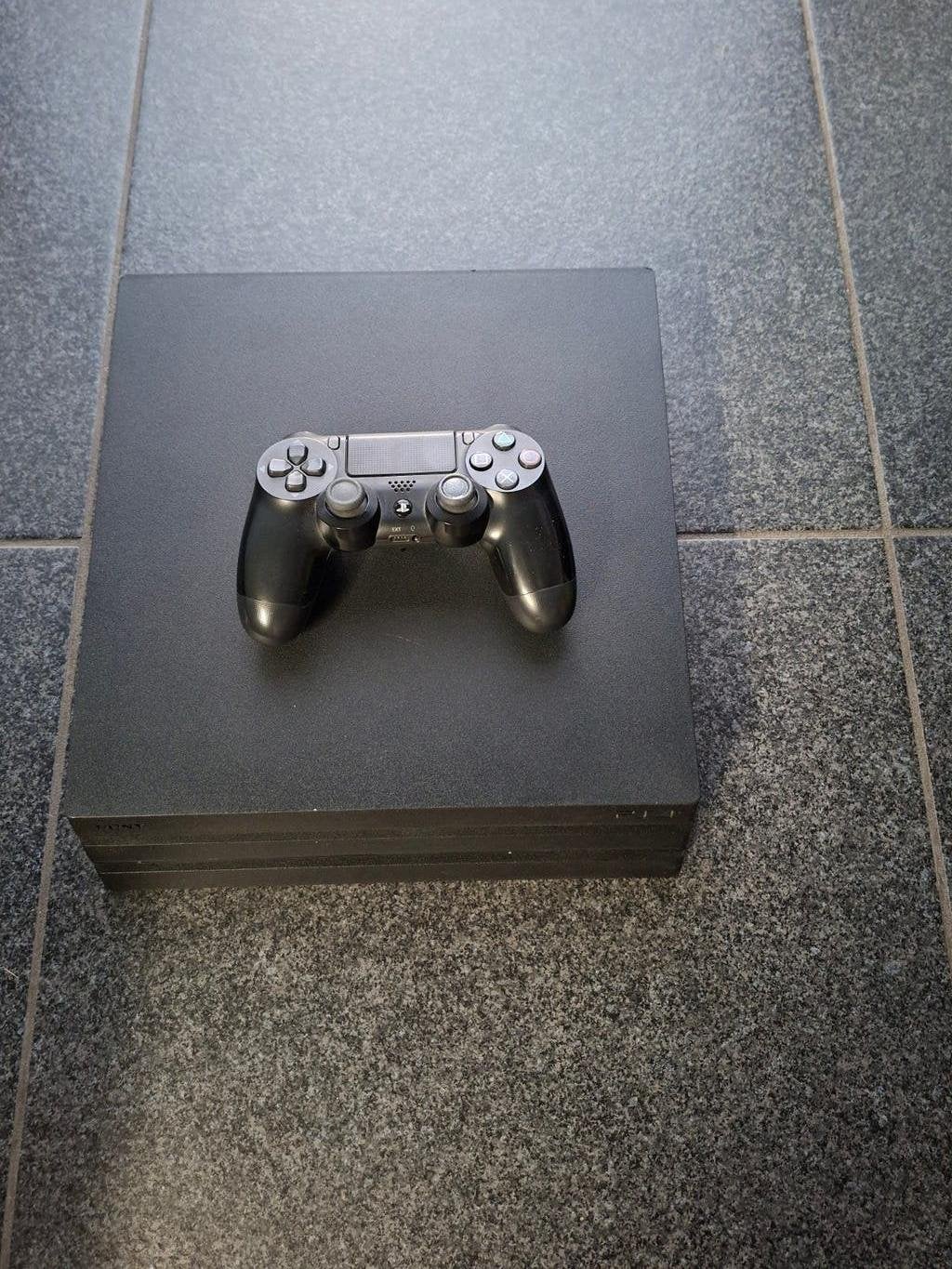 playstation 4 pro met lage software 11.00 jailbreakbaar, Games en Spelcomputers, Ophalen, Met games, Zo goed als nieuw, 1 TB