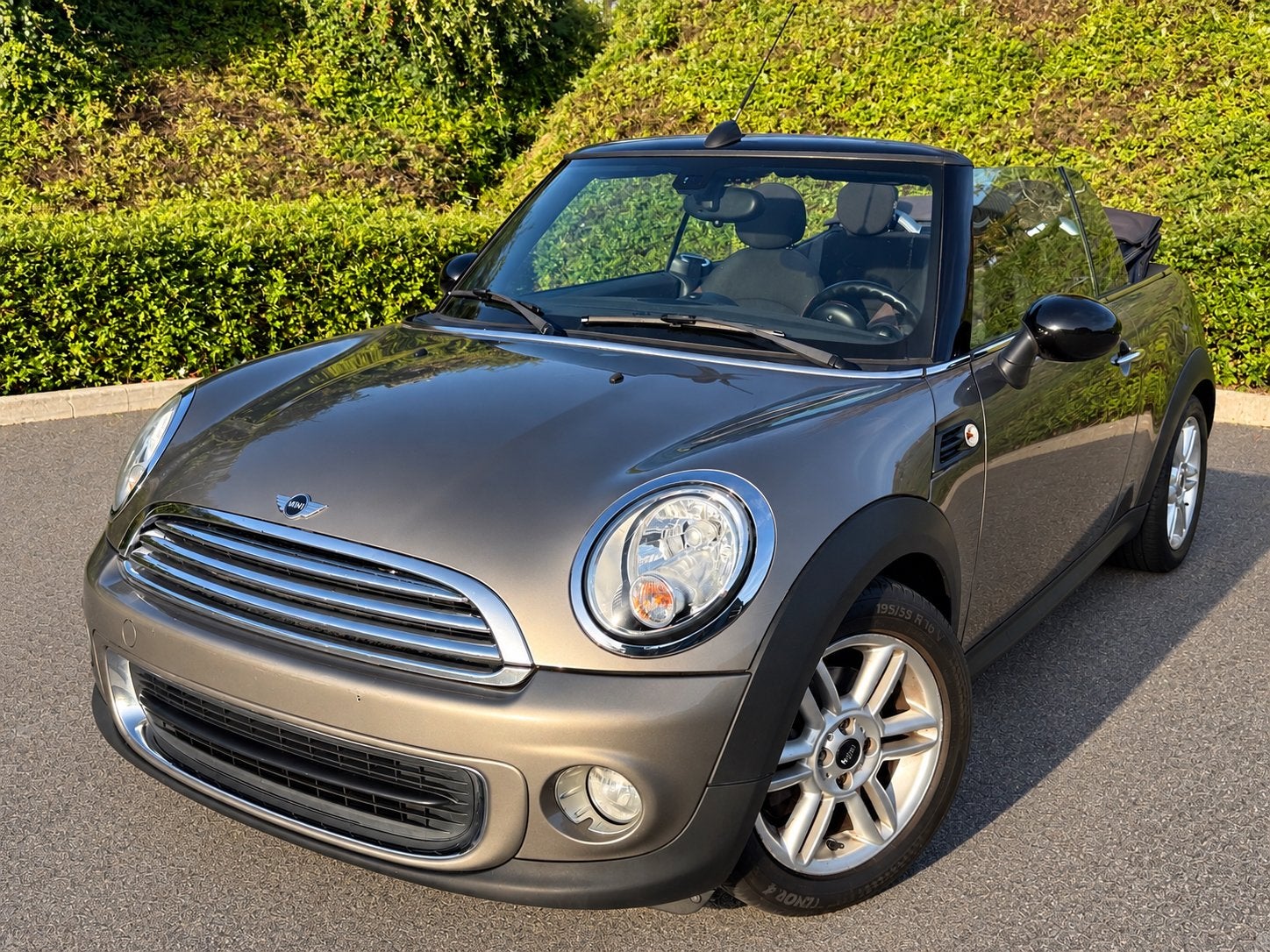 MINI One Cabrio 1.6i 98 ch – 2014 – 150.000 km, Auto's, 4 cilinders, Beige, Bruin, Particulier