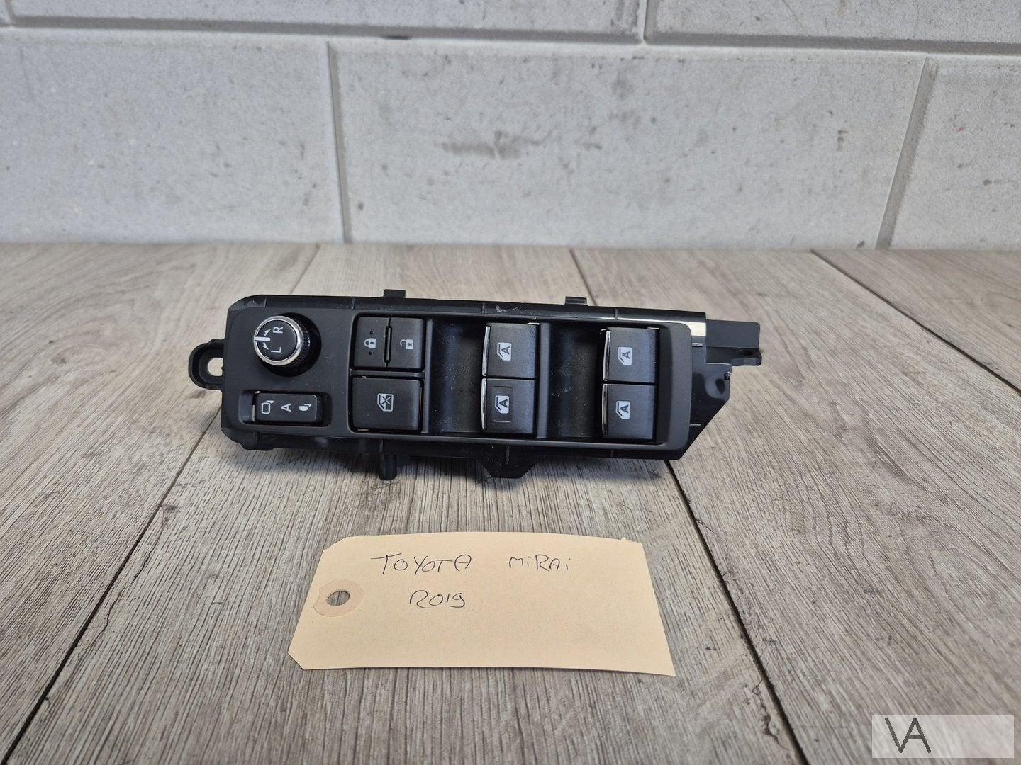 Raamschakelaar Toyota Mirai / Rav4 / LandCruiser 84040-0e040, -, Toyota, Utilisé, -