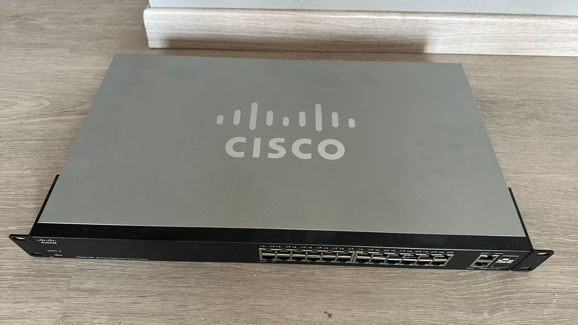 Cisco managed netwerk switch, Computers en Software, Netwerk switches, Verzenden, Zo goed als nieuw