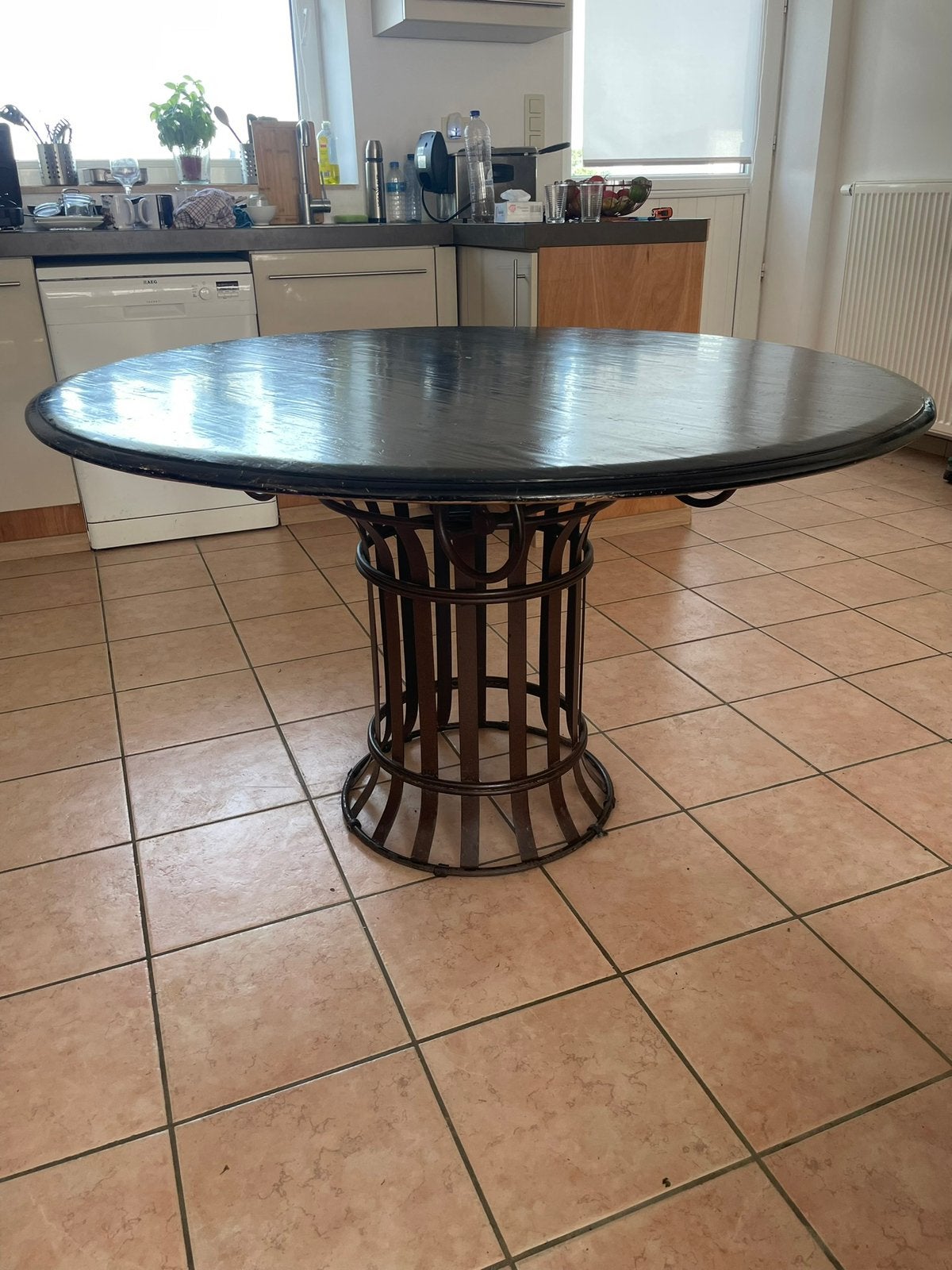 Table en bois et socle en fer forgé, Enlèvement, Utilisé