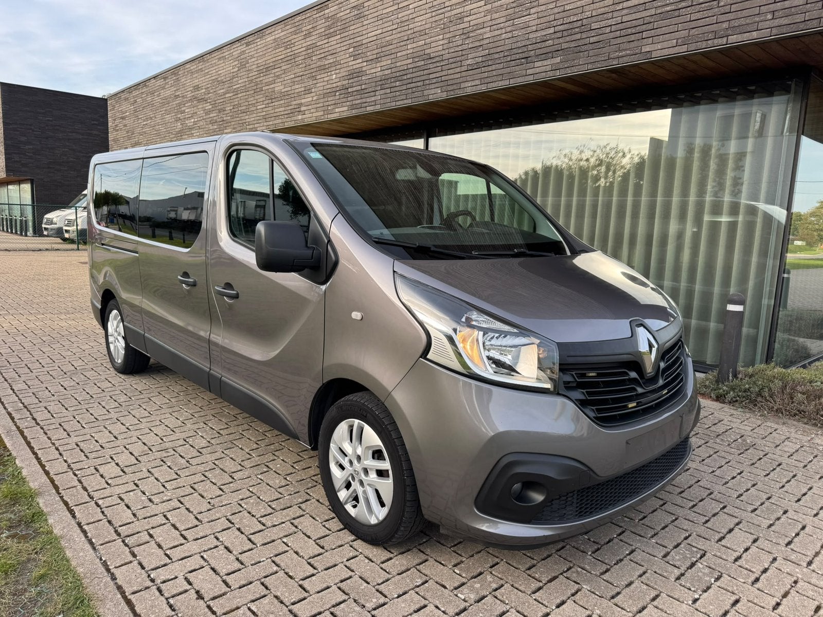 Renault Trafic 1.6 dci lange chassis 2015 Airco BTW, Voorwielaandrijving, 4 cilinders, 1600 cc, Bluetooth
