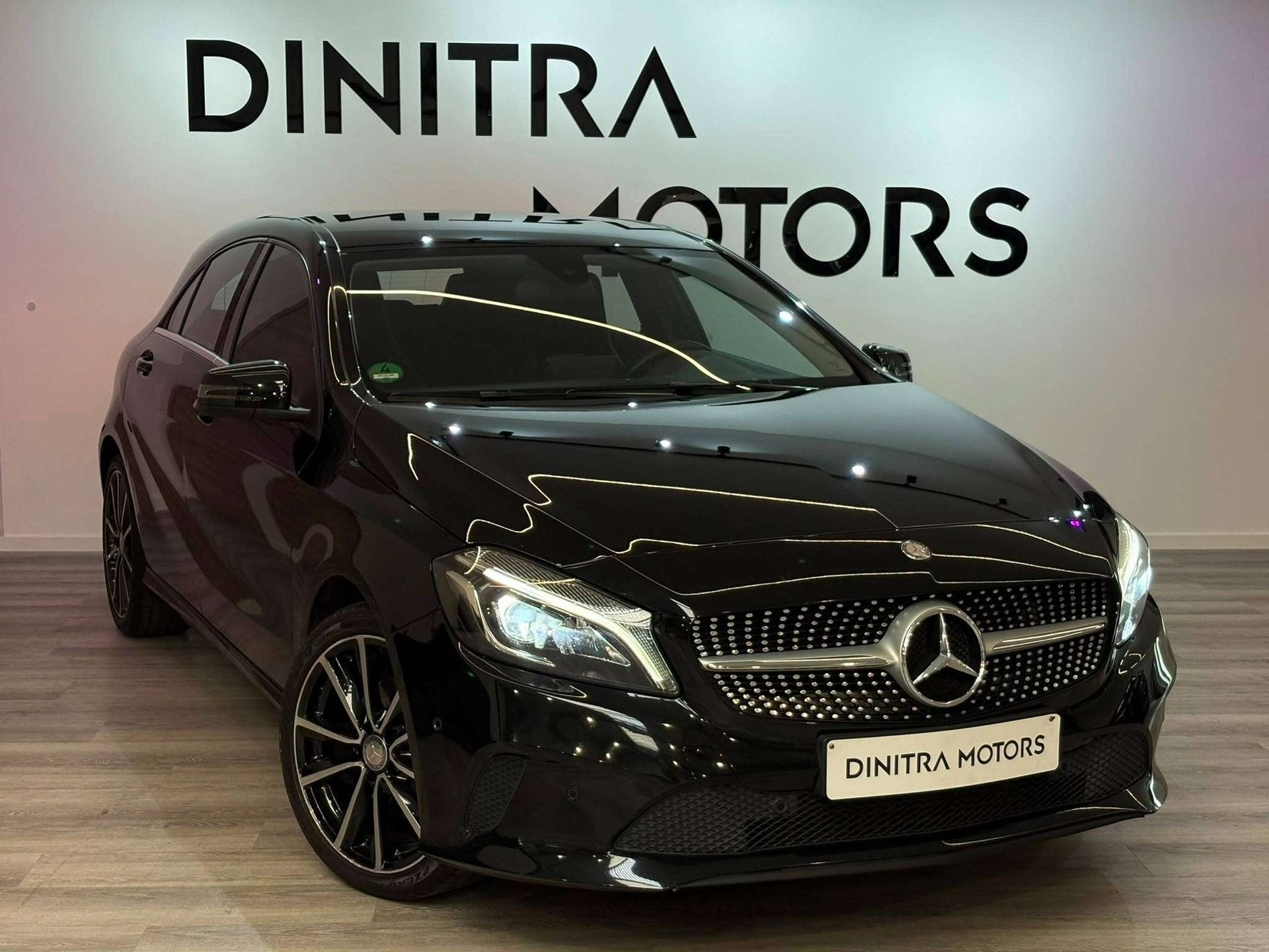 Mercedes-Benz A 180 - Navi/Cruise/Zetelverwarming/Camera, 122 pk, Gebruikt, 4 cilinders, Zwart