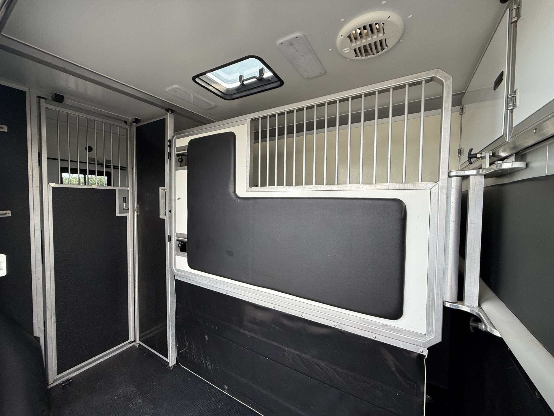 Renault Master | HORSETRUCK | STX | STALLION 3XL | 2021 | HE, Dieren en Toebehoren, Paarden en Pony's | Trailers en Aanhangwagens