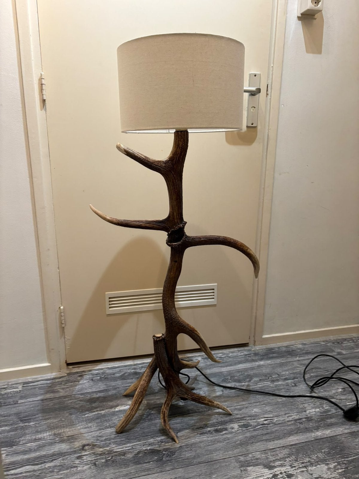Unieke Landelijke Gewei Vloerlamp /Staande Lamp (Echt Gewei), Huis en Inrichting, Ophalen, Zo goed als nieuw
