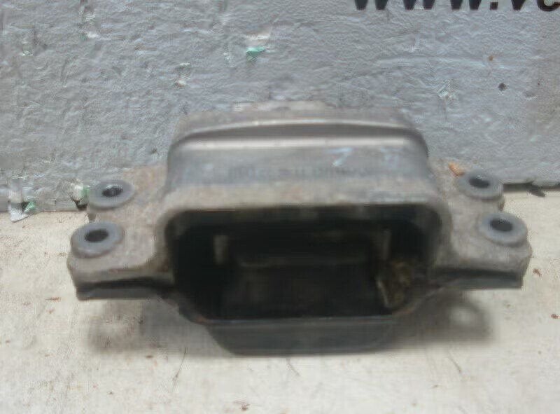 VERSNELLINGSBAKSTEUN LINKS Caddy III (2KA,2KH,2CA,2CH), Gebruikt, Berliner Ring 2 38440 Wolfsburg, DE, Volkswagen, Volkswagen AG