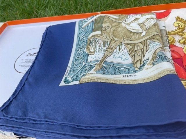 HERMES CARRE SOIE 90x90, Enlèvement ou Envoi, Comme neuf, Écharpe