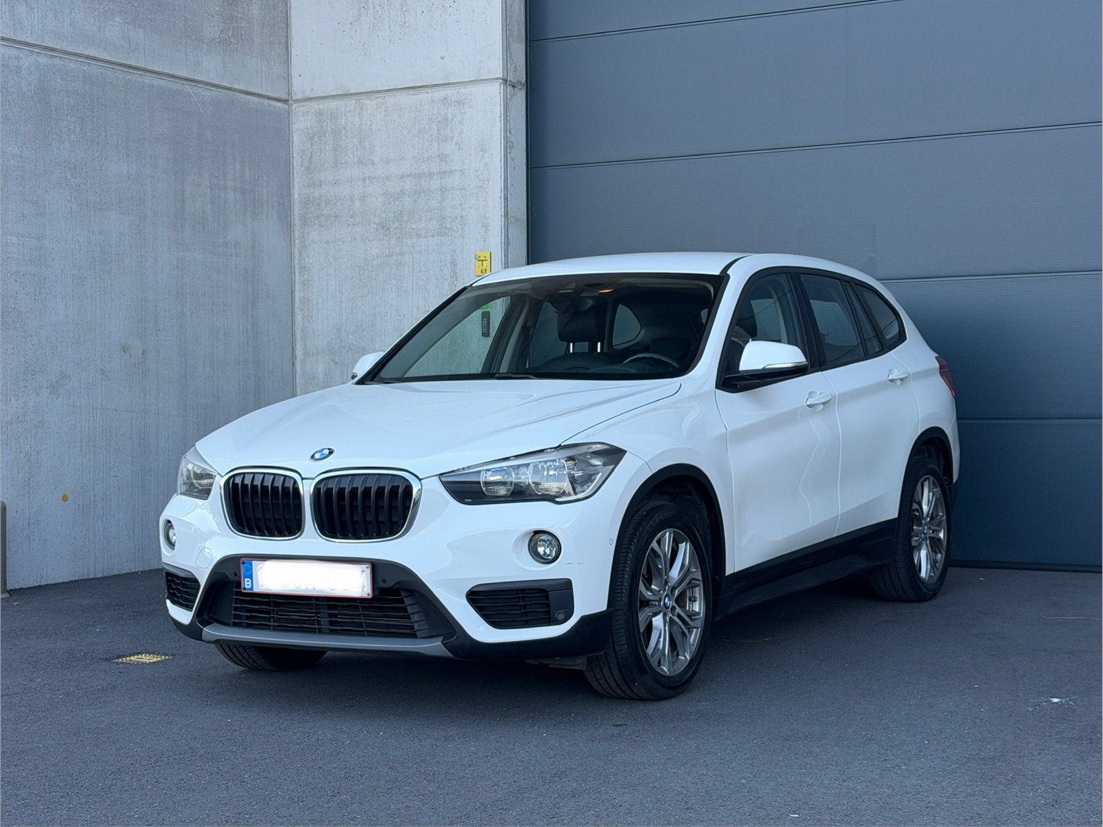 BMW X1 sDrive 18i - 76.000km - manueel - GEKEURD V VERKOOP, Auto's, Navigatiesysteem, Wit, Leder, 5 deurs