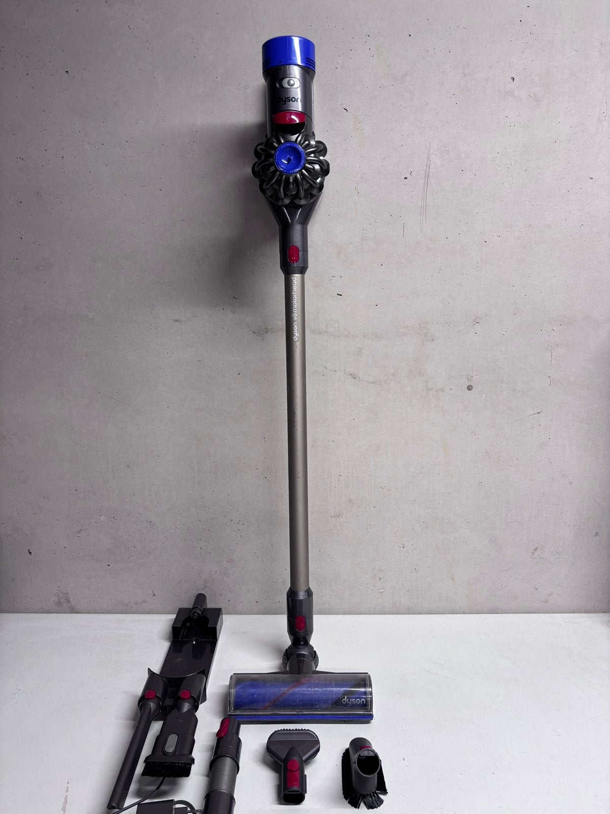Dyson V8 Motorhead - nieuwe batterij nodig, Ophalen, Dyson, Niet werkend, Reservoir