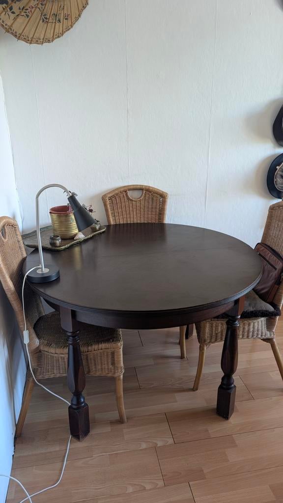 Uitschuifbare ronde tafel met stoelen, Ophalen