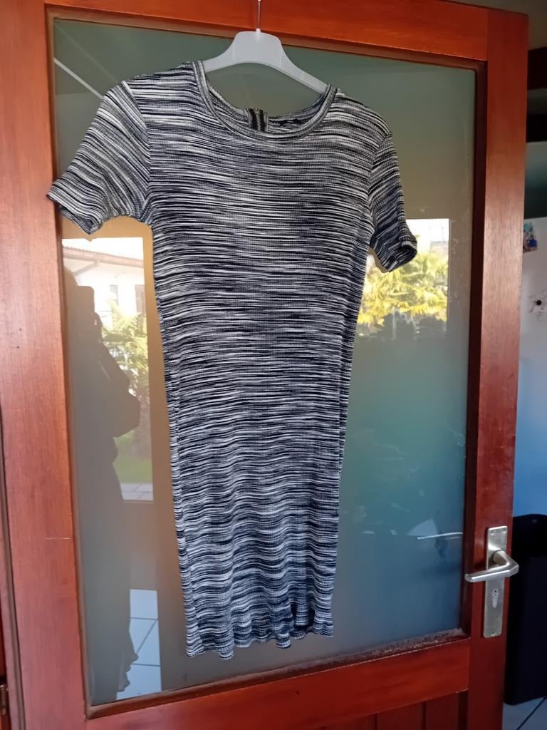 Kleedje  maat small, Kleding | Dames, Ophalen