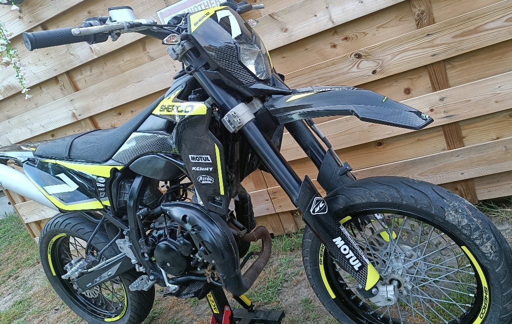 Sherco RS 50 Zeer mooie SM-RS50 7500km Silver Edition Nr.7, Fietsen en Brommers, 6 versnellingen, Zo goed als nieuw, 50 cc, Ophalen