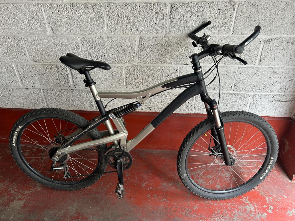 Rockrider Full Suspension MTB – 26” (Decathlon), Vélos & Vélomoteurs, Vélos | BMX & Freestyle, Utilisé, 24 pouces ou plus, Aluminium