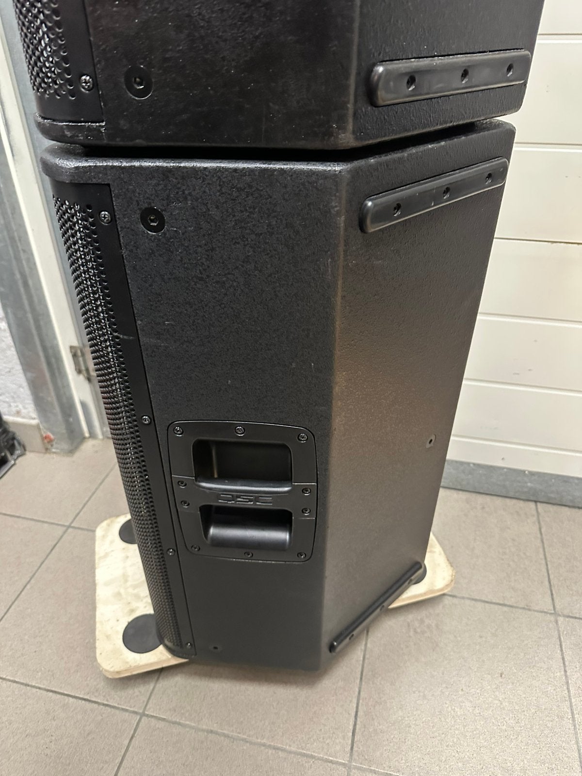 QSC KW122 actieve box, TV, Hi-fi & Vidéo, Enlèvement ou Envoi, Comme neuf