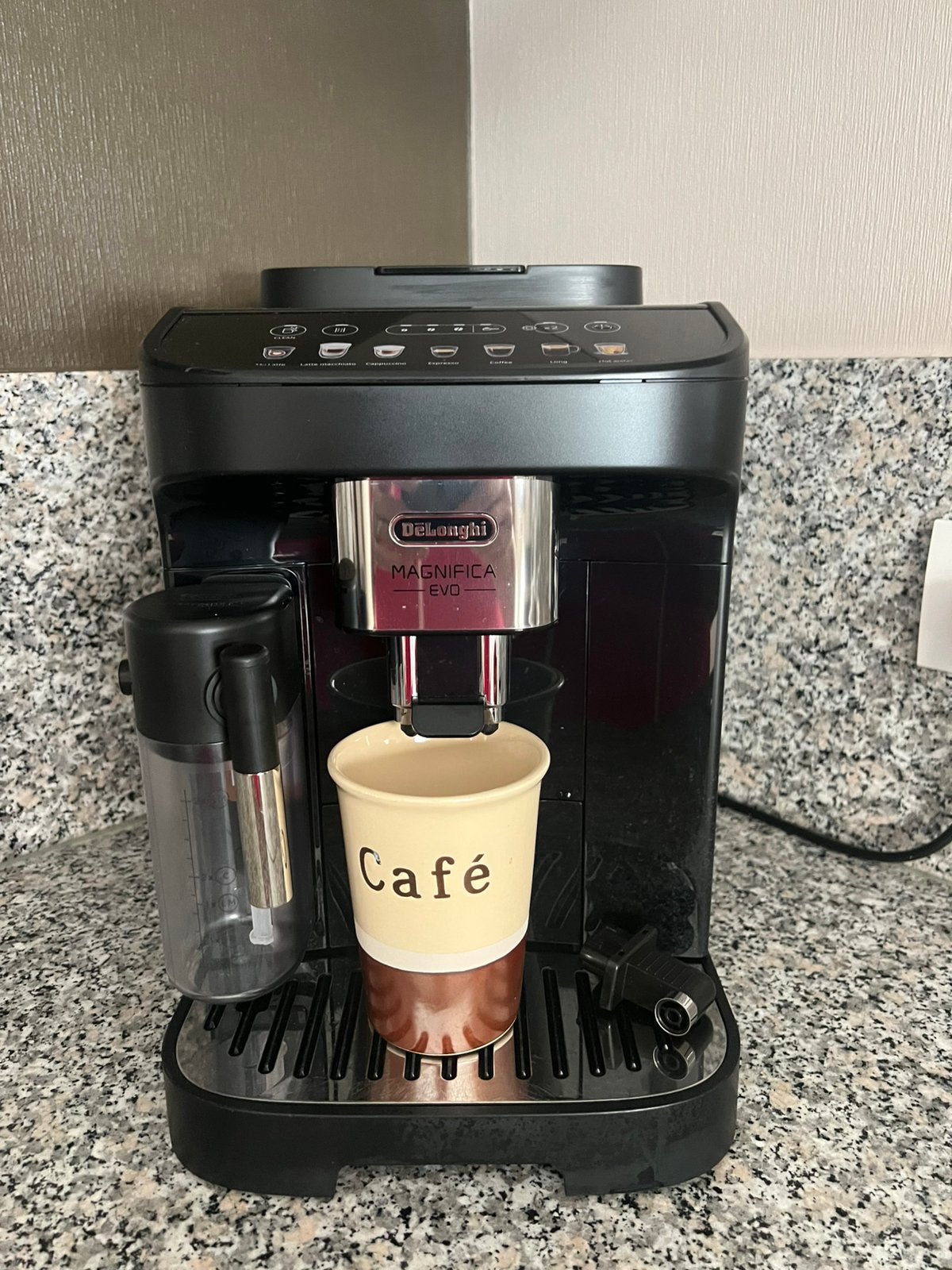 Cafetiere a grains Delonghi Magnifica Evo, Electroménager, Cafetières, 4 à 10 tasses, Enlèvement ou Envoi, Utilisé, Cafetière