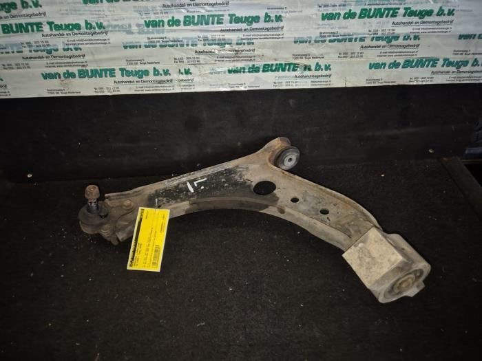 Draagarm links-voor van een Volkswagen Caddy, Gebruikt, -, Volkswagen, -